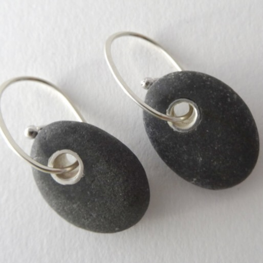 Silver earrings with pebble pendants