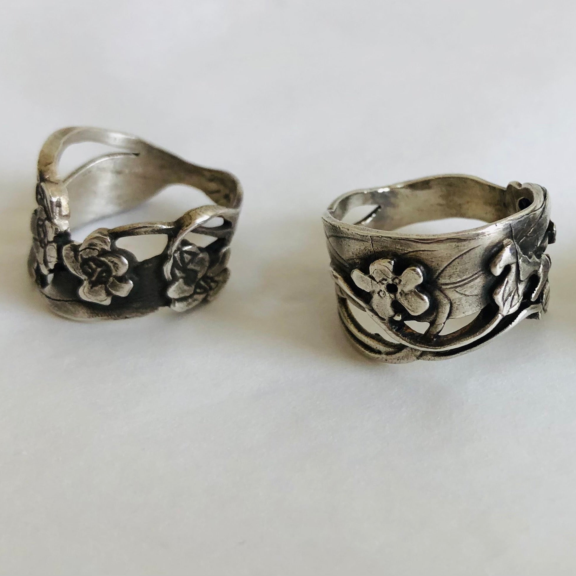 Two silver rings with a floral design