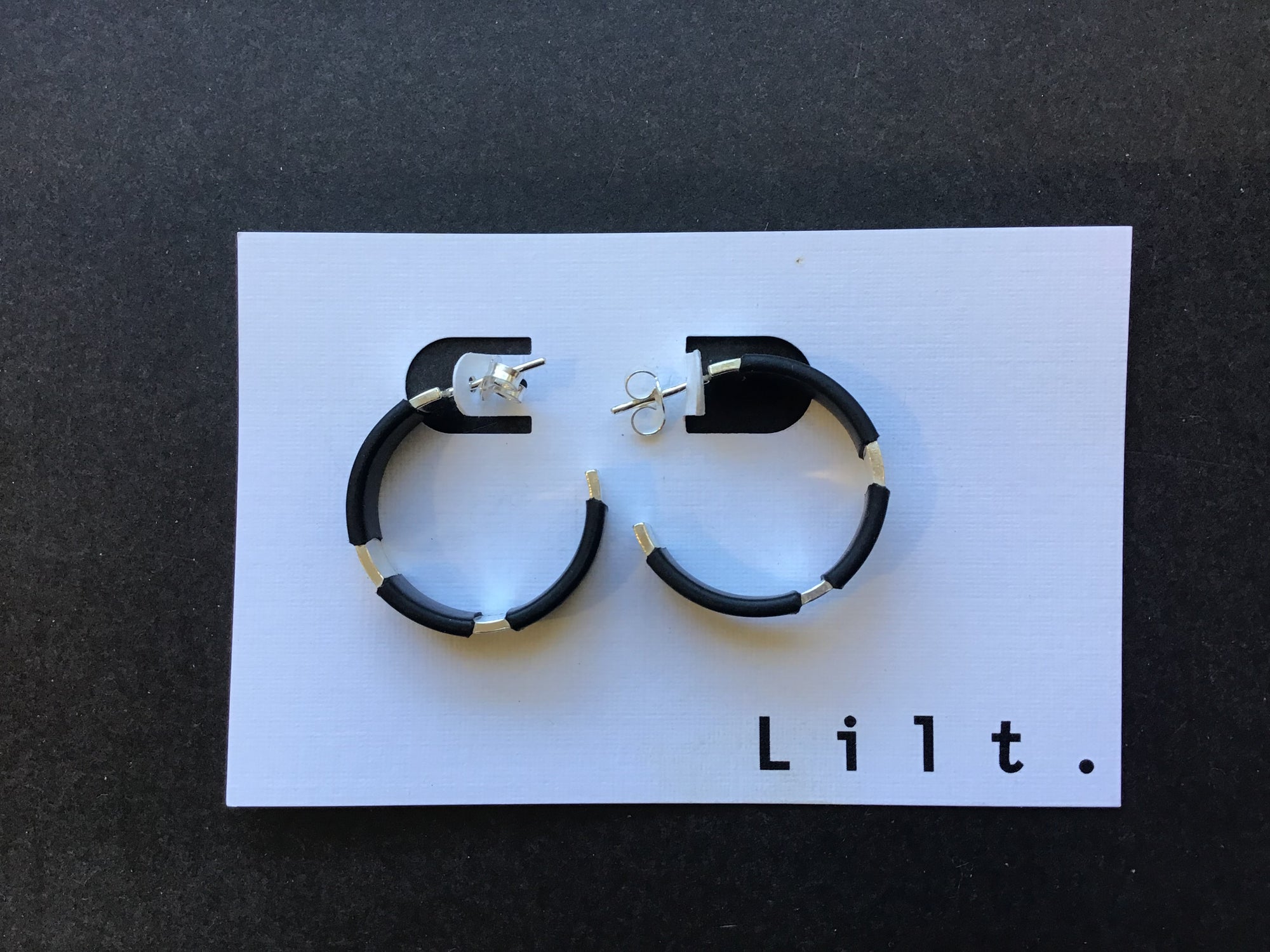 Silver hoop earrings with fused rubber in medium