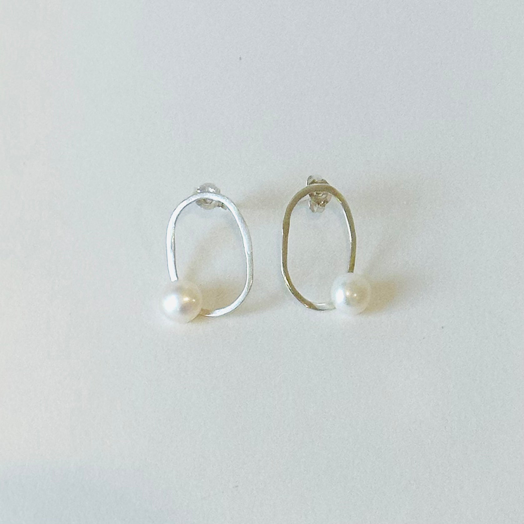 Oval Pearl stud Earrings
