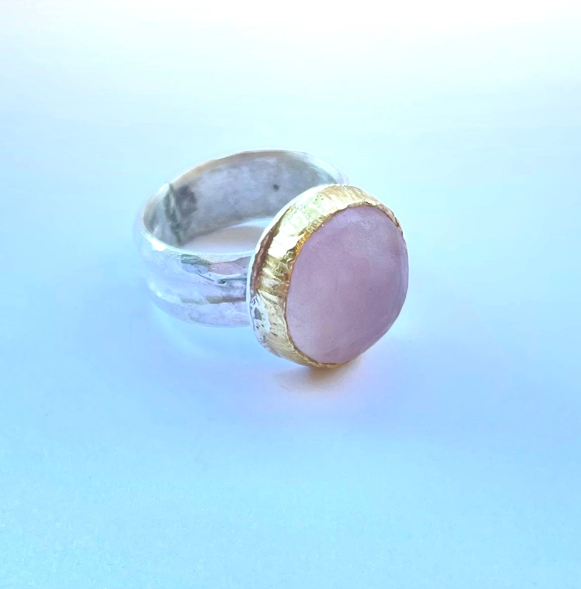 Rose quartz one groove ring