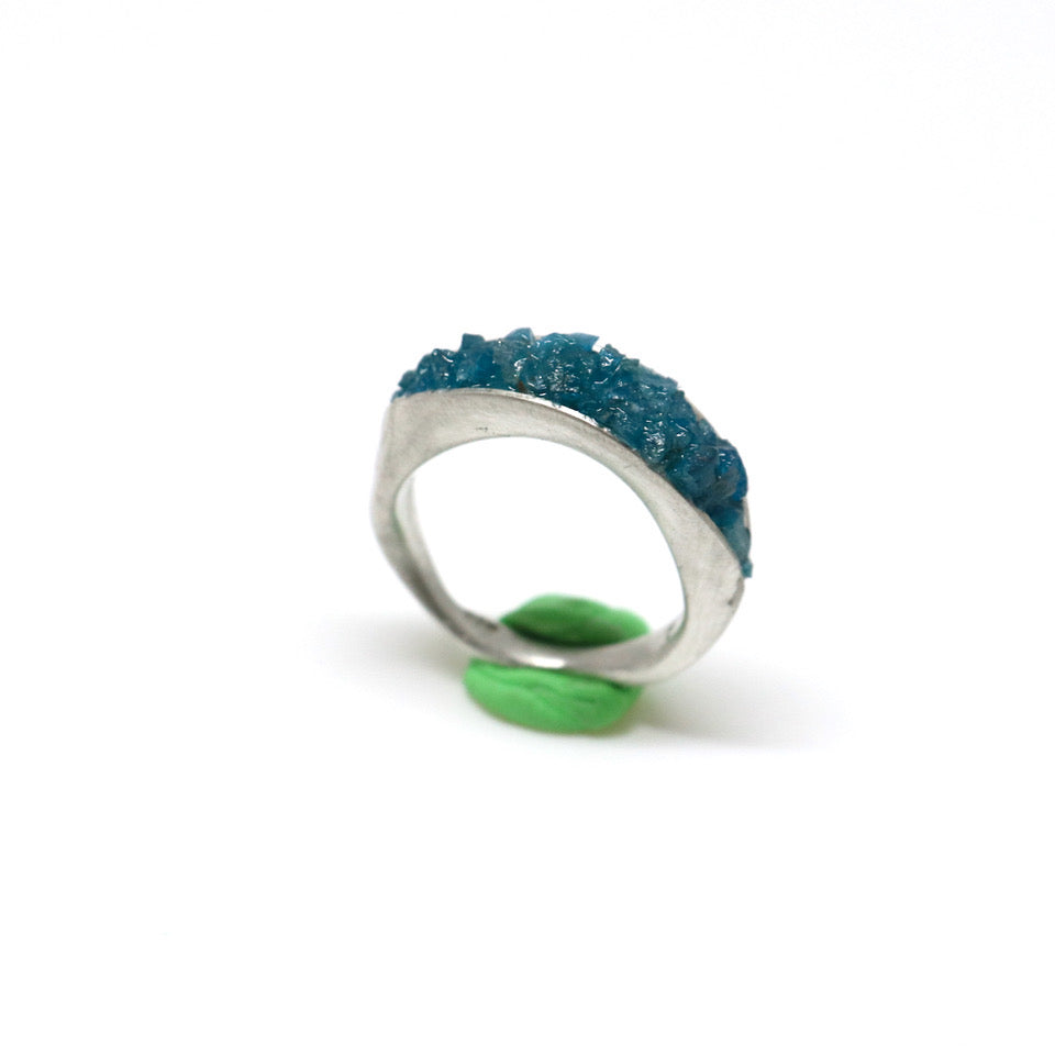 “Clam” ring sterling silver and dark Apatite